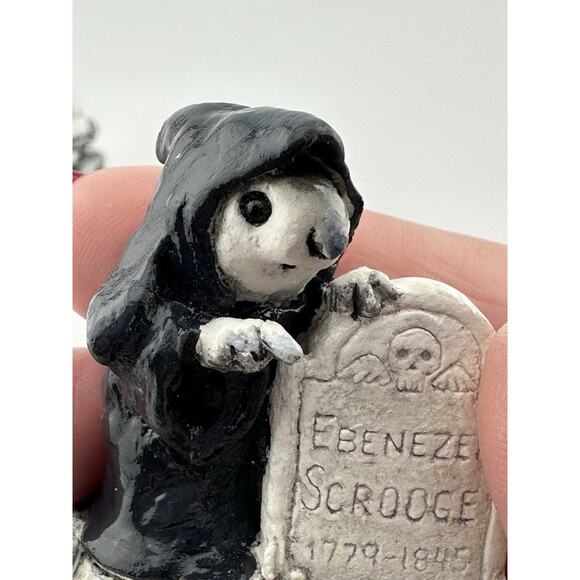 Wee Forest Folk Ghost of Xmas Future and Marley's Ghost Mice Figurines 1987 AP - Picture 10 of 10